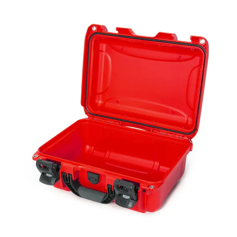 Nanuk Case 915 empty – w/First Aid Logo - Red, Exterior Size (LxWxH) 391 mm x 307 mm x 173 mm